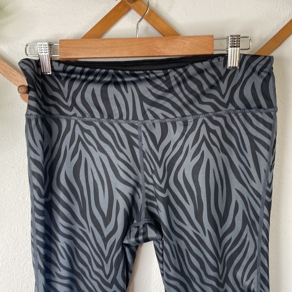 inner spirit animal print crop leggings Large - Picture 3 of 11